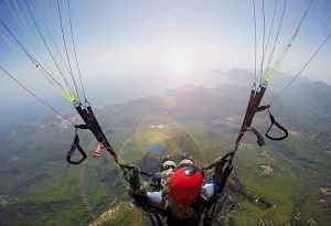O persoană a căzut cu parapanta în Cheile Turzii
