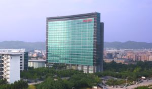 "Huawei sprijină tinerii aflaţi la început de drum"