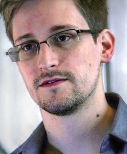 Rusia i-a acordat rezidenţă permanentă lui Edward Snowden