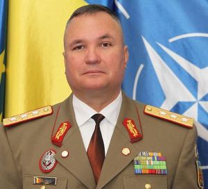"Noile generaţii de militari se înclină în faţa eroilor care şi-au dat viaţa pe câmpul de luptă"