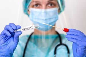 Danemarca intenţionează să introducă obligativitatea ca lucrătorii străini să prezinte un test negativ