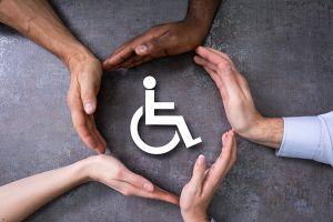 Plata stimulentului financiar pentru adulţii cu handicap, amânată în Bucureşti