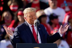 Donald Trump critică restricţiile europene ''draconice'' şi oferă sfaturi