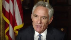 Consilierul Casei Albe pentru coronavirus îşi cere scuze pentru un interviu acordat postului de televiziune RT