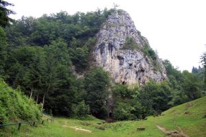 Doi adolescenţi au rămas blocaţi pe o stâncă la Pietrele lui Solomon