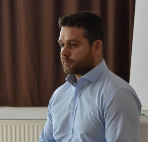 ''Întârzie reabilitarea a cinci şcoli despre care Gabriel Mutu promisese că se va finaliza în noiembrie''