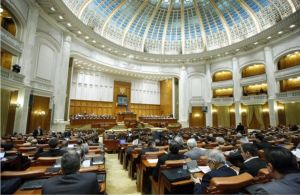 Comisia juridică a Senatului dezbate cererea preşedintelui Iohannis de reexaminare a legii privind data alegerilor