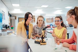 Laboratorul digital inteligent pentru elevi, SmartLab, construit şi la Călăraşi