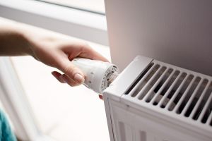 Guvernul a majorat la 800 de lei veniturile maxime pentru ajutoarele de încălzire