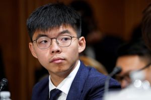 Pedepse cu închisoarea pentru Joshua Wong şi alţi doi militanţi prodemocraţie