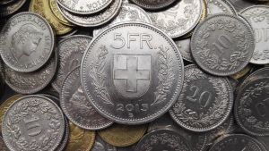 Conducerea ANPC, reclamată la DNA pentru abuz în serviciu cu privire la controlul pe creditele în CHF