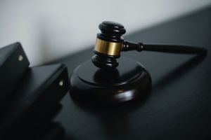 Modificarea legilor justiţiei - obiectiv prioritar pentru independenţa magistraţilor