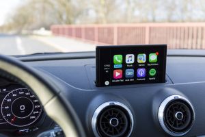Android Auto, disponibil în România