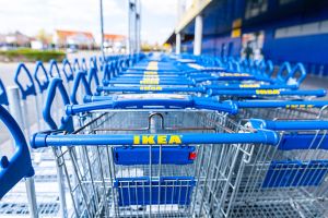 Ikea renunţă la catalogul tipărit după 70 de ani de existenţă
