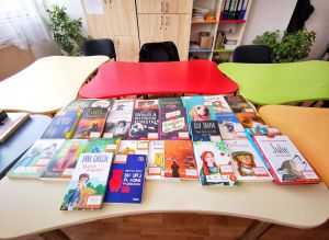 Libris.ro şi Salvaţi Copiii România vor să doteze 350 de şcoli şi licee din România cu o bibliotecă atractivă în următorii 5 ani