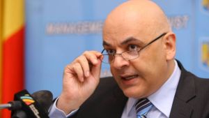 "Starea de alertă se prelungeşte cu 30 de zile. Rămân în vigoare aceleaşi restricţii şi mai adăugăm una pentru schiat"