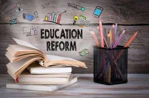 Zeci de asociaţii cer ca reforma educaţiei să fie prioritatea noului Parlament 