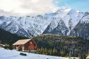 Rezervările pentru cabane şi case de vacanţă de sărbători au crescut cu 85%