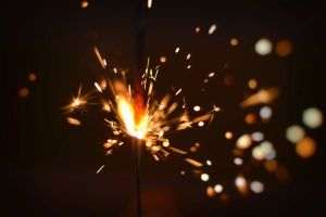Un bărbat din Neamţ a fost rănit după ce i-a explodat o petardă în mână
