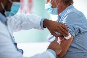 Parlamentarii iranieni cer interzicerea vaccinurilor anti-COVID-19 occidentale