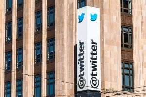 Acţiunile Twitter au scăzut cu peste 6%