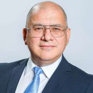 ''Investiţiile masive reprezintă calea sănătoasă pentru a creşte veniturile românilor''