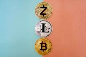 Plata cu criptomoneda direct la casa de marcat, acum și în magazinele din România 