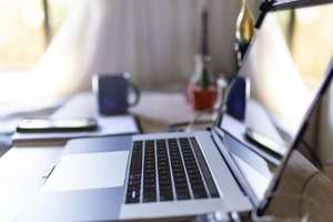 58,2% dintre persoanele care au folosit internetul au apelat la comerţul electronic, în 2020