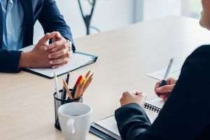 87% dintre firme cresc salariul minim de la 1 ianuarie, nu de la mijlocul lunii, pentru a evita munca dublă în calcularea salariului