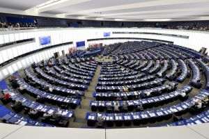 Parlamentul European cere statelor membre să îi sancţioneze pe oligarhii ruşi 
