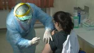 Vaccinul Moderna tratează eficient varianta britanică şi sud-africană a coronavirusului