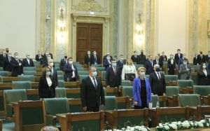 Sesiune parlamentară încinsă