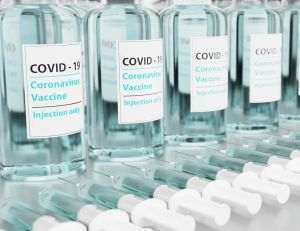 Un grup de voluntari dintr-un test clinic al vaccinului Oxford/AstraZeneca au primit fără a fi informaţi o doză greşită