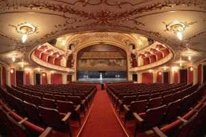 ''Îmi doresc condiţii bune pentru cei ce muncesc în teatre''