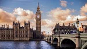 Industria financiară de la Londra primeşte o nouă lovitură 