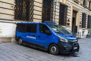 Percheziţii la locuinţa fostului primar al comunei Slobozia Bradului