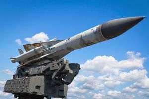 Arabia Saudită a interceptat o rachetă şi drone lansate de rebelii din Yemen