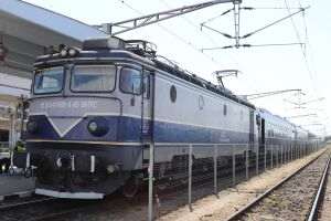 "Tren căruia i s-a defectat pantograful în staţia Petroşani"