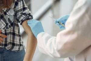 Ţara Galilor, prima naţiune din Regatul Unit care îşi atinge obiectivul de vaccinare