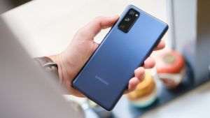 Ce fel de telefoane mobile fac parte din gama mid-range de la Samsung?
