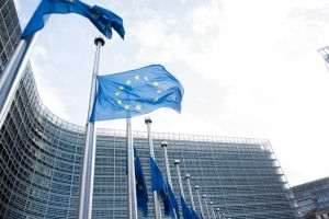 Comisia Europeană lasă loc pentru unele proiectele de gaze naturale în planurile privind fondul de redresare
