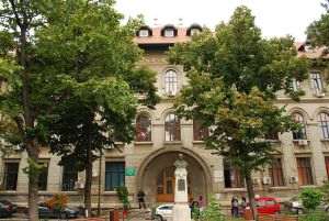 Acord între Inspectoratul Şcolar şi Primăria Sectorului 4 care prevede continuarea cursurilor la Colegul "Gheorghe Şincai"