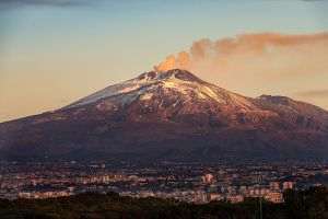 Vulcanul Etna a erupt pentru a şasea oară în ultimele opt zile