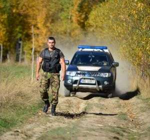 Cetăţeni afgani, turci şi sirieni, interceptaţi când încercau să treacă ilegal graniţa spre Ungaria