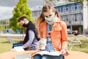 CNSU a decis că este permisă continuarea studiilor cu prezenţă fizică la şcoală pentru elevii din localităţile din scenariul roşu