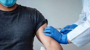 Franţa accelerează campania de vaccinare, cu jumătate de milion de doze inoculate în două zile