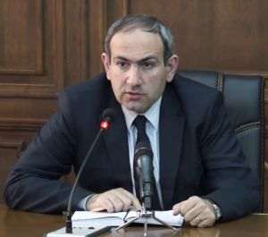 Conflictul între înaltul comandament al armatei şi premier continuă în Armenia