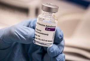 Bulgaria suspendă vaccinarea cu AstraZeneca