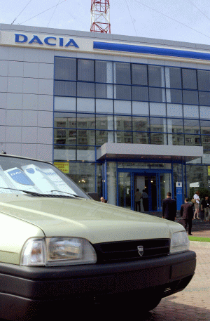 Uzina Dacia îşi suspendă producţia începând de luni, pentru două săptămâni