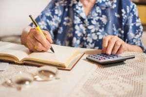 "Proiectul legii privind interzicerea cumulului pensiei cu salariul este o formă mascată de prelungire a vârstei de pensionare"